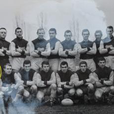 Ragbyový tým patrně ještě Dukly Bohdaneč, který trénoval Alfa Zeda na fotografii z roku 196?