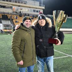 Pavel Syrový a Zdeněk Albrecht jsou předsedové ragbistů Pragy a Sparty, ale v minulosti spolu hráli i v reprezentaci. Na snímku s Vysočanským pohárem